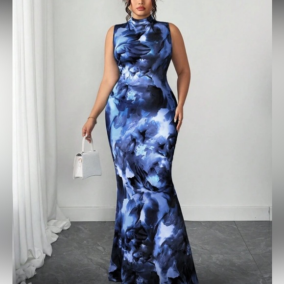 Elegant Blue Floral Maxi Dress - Picture 6 of 8